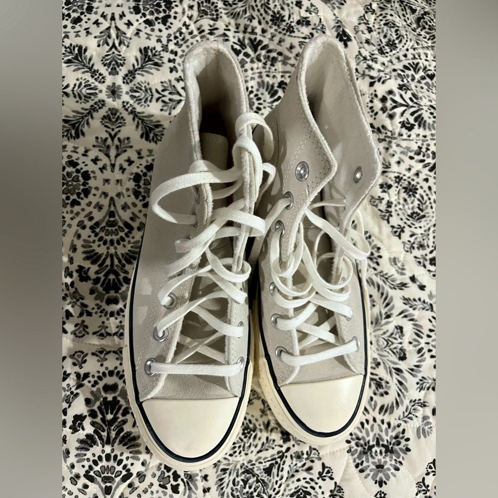 High top Converse New without Tag, Size 7.5.  Never worn